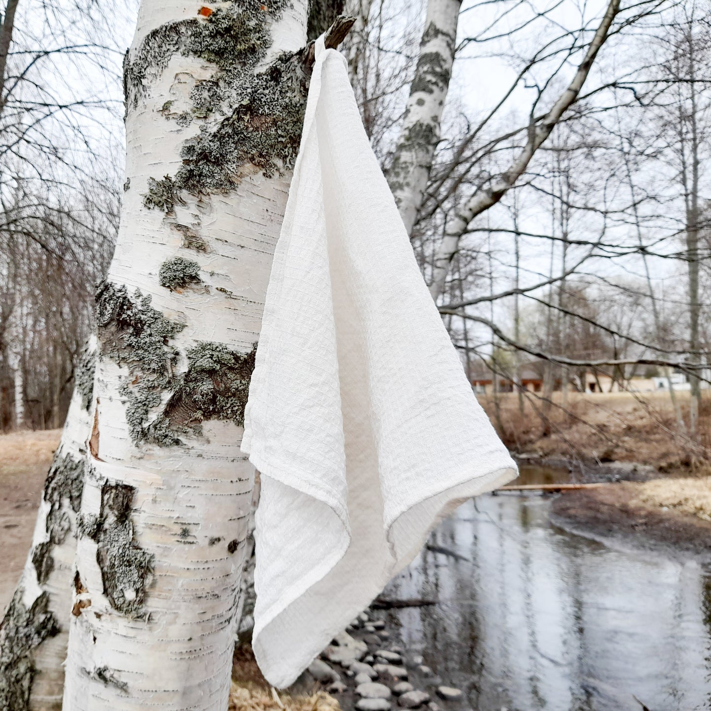 Käsipyyhe puolipellava